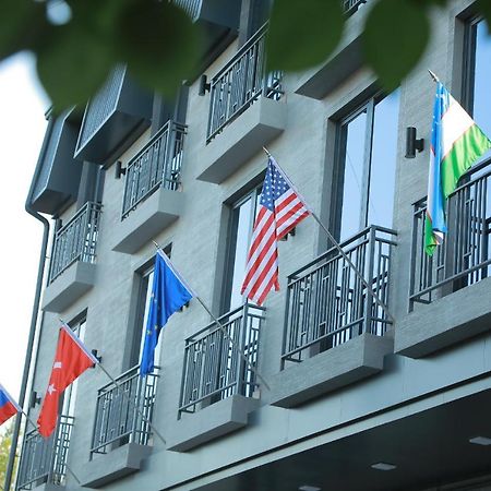 Human Hotel Tasjkent Eksteriør billede